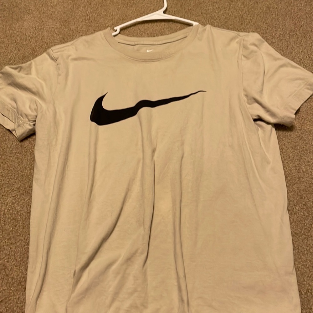 Mens tan nike t-shirt